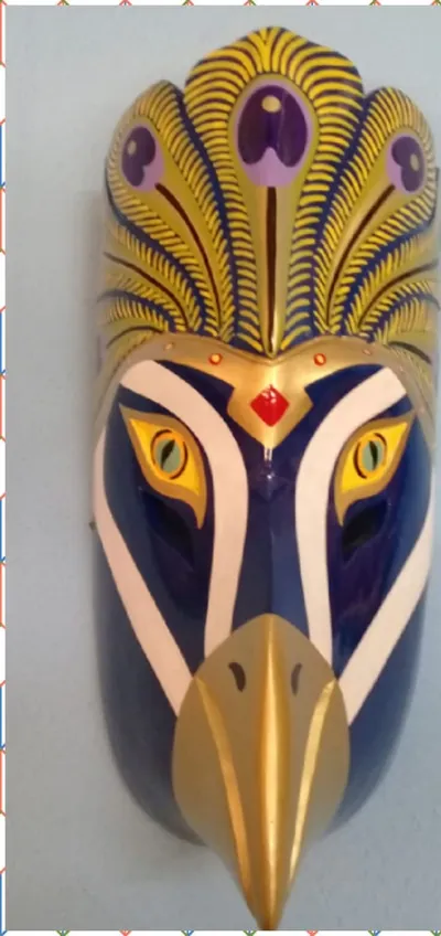 Máscara de pavo real azul con pico dorado y penacho de plumas amarillas con ojos morados